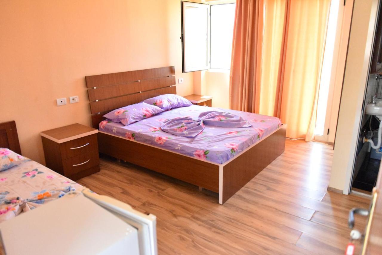 Hotel Kriti Max , Shengjin Shëngjin Екстериор снимка