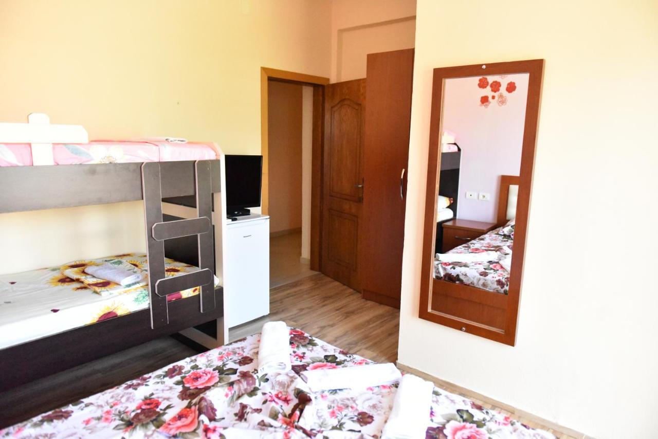 Hotel Kriti Max , Shengjin Shëngjin Екстериор снимка
