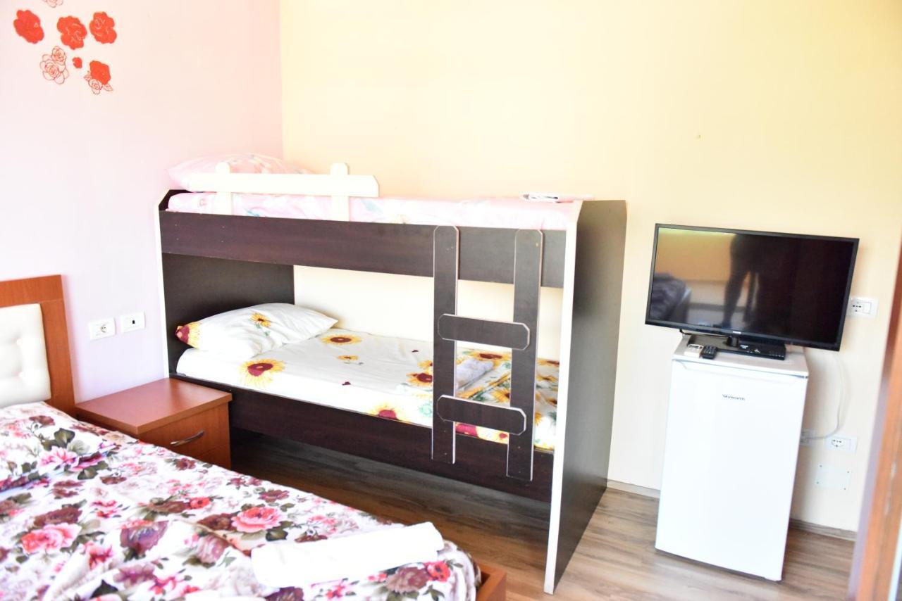 Hotel Kriti Max , Shengjin Shëngjin Екстериор снимка