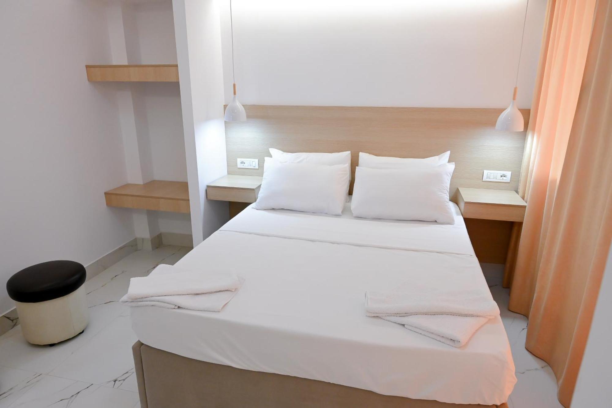 Hotel Kriti Max , Shengjin Shëngjin Екстериор снимка