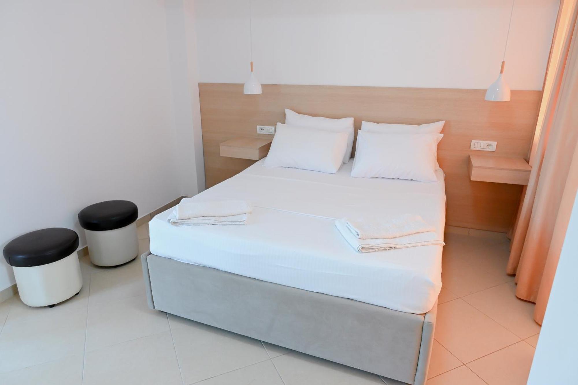 Hotel Kriti Max , Shengjin Shëngjin Екстериор снимка