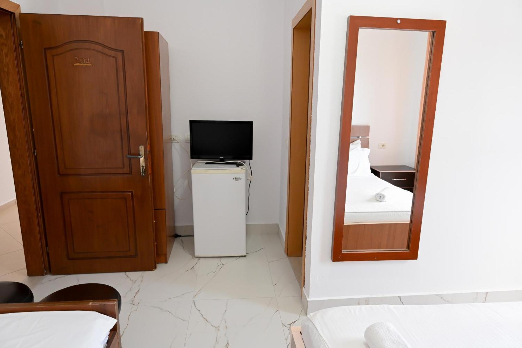 Hotel Kriti Max , Shengjin Shëngjin Екстериор снимка