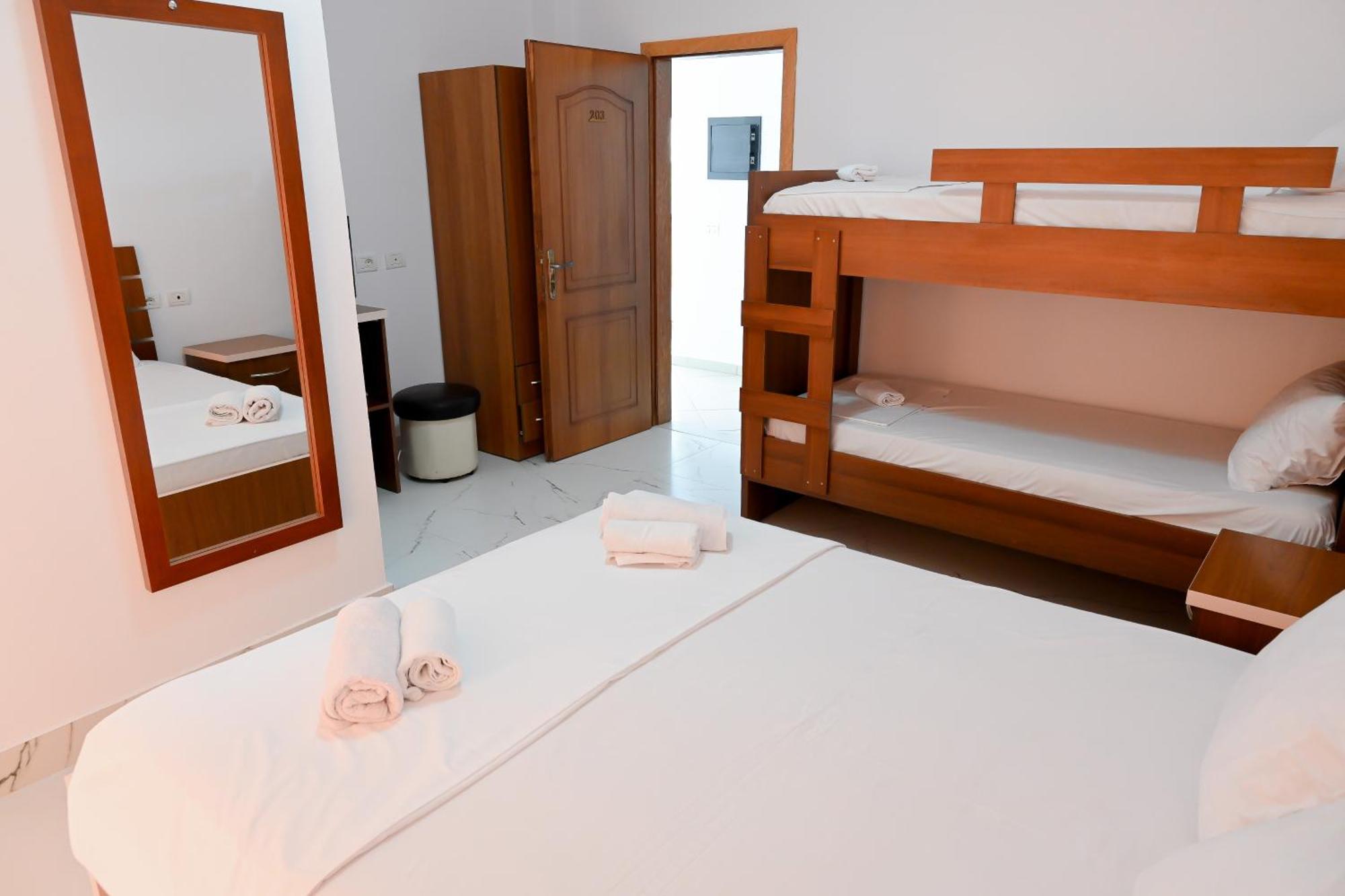 Hotel Kriti Max , Shengjin Shëngjin Екстериор снимка