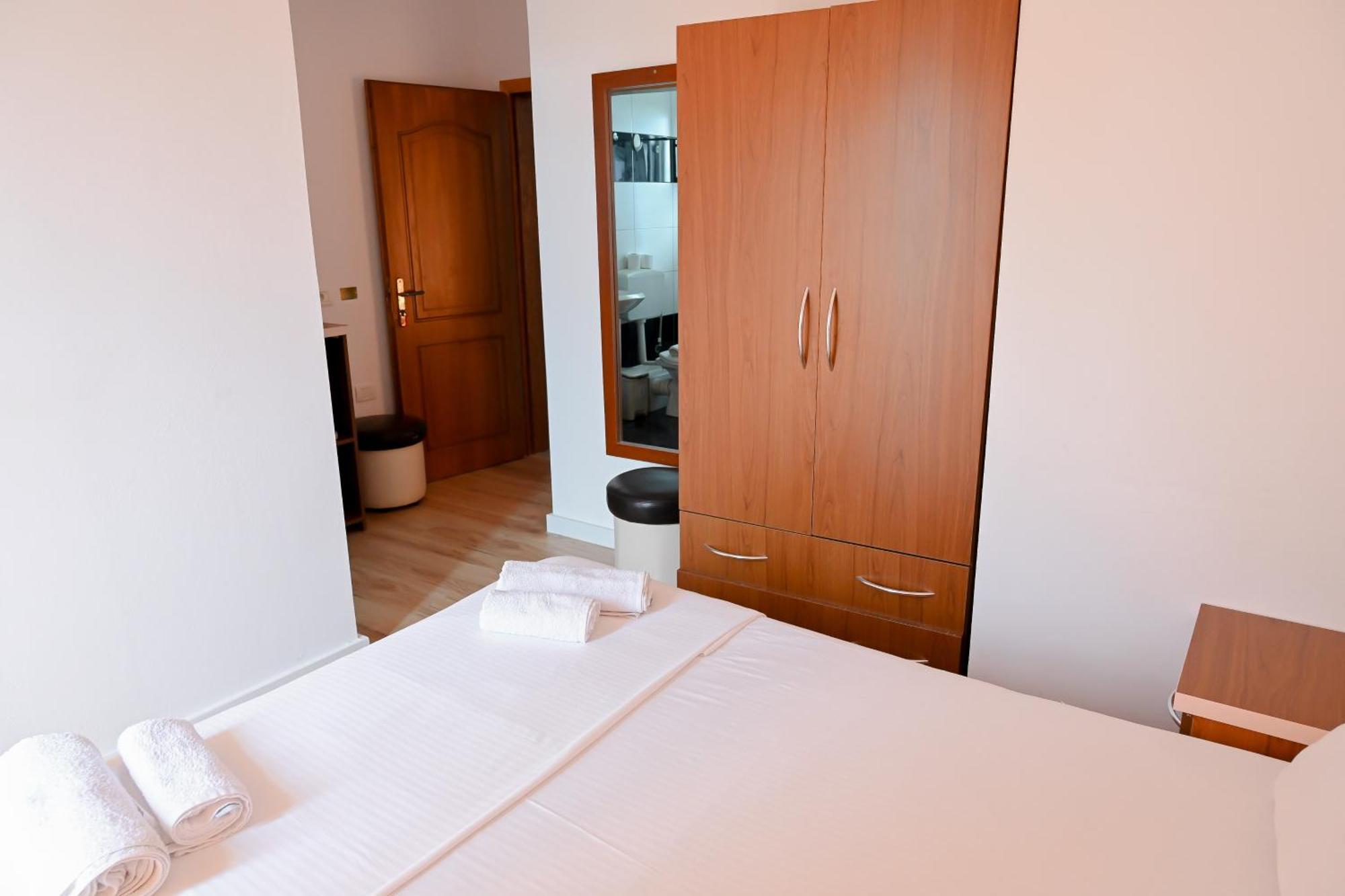 Hotel Kriti Max , Shengjin Shëngjin Екстериор снимка