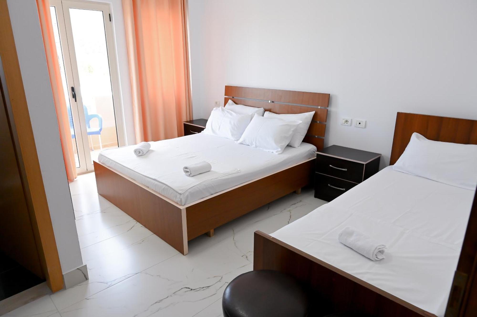 Hotel Kriti Max , Shengjin Shëngjin Екстериор снимка
