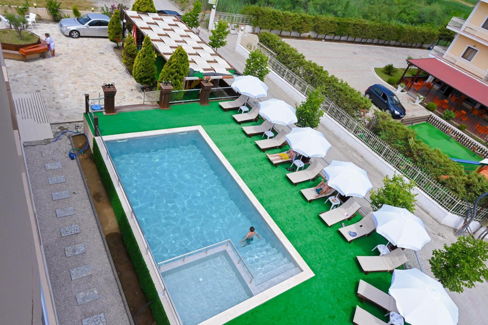 Hotel Kriti Max , Shengjin Shëngjin Екстериор снимка