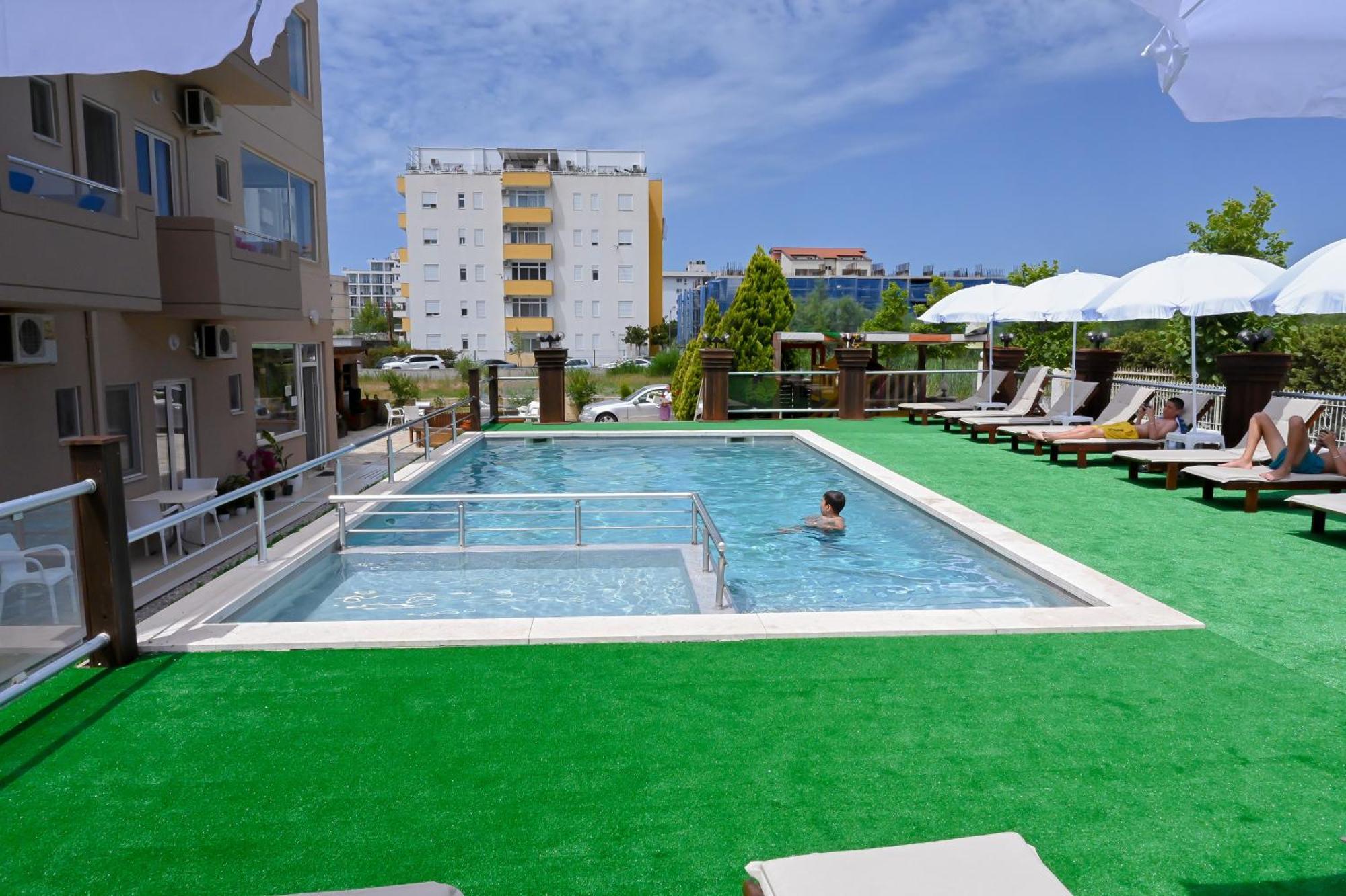 Hotel Kriti Max , Shengjin Shëngjin Екстериор снимка